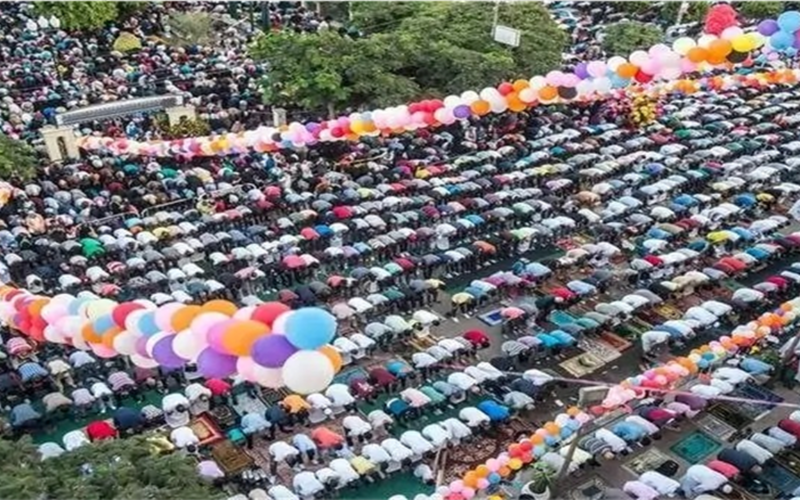 تجهيزات مكثفة في كافة المساجد والساحات لاستقبال المصلين في عيد الفطر المبارك